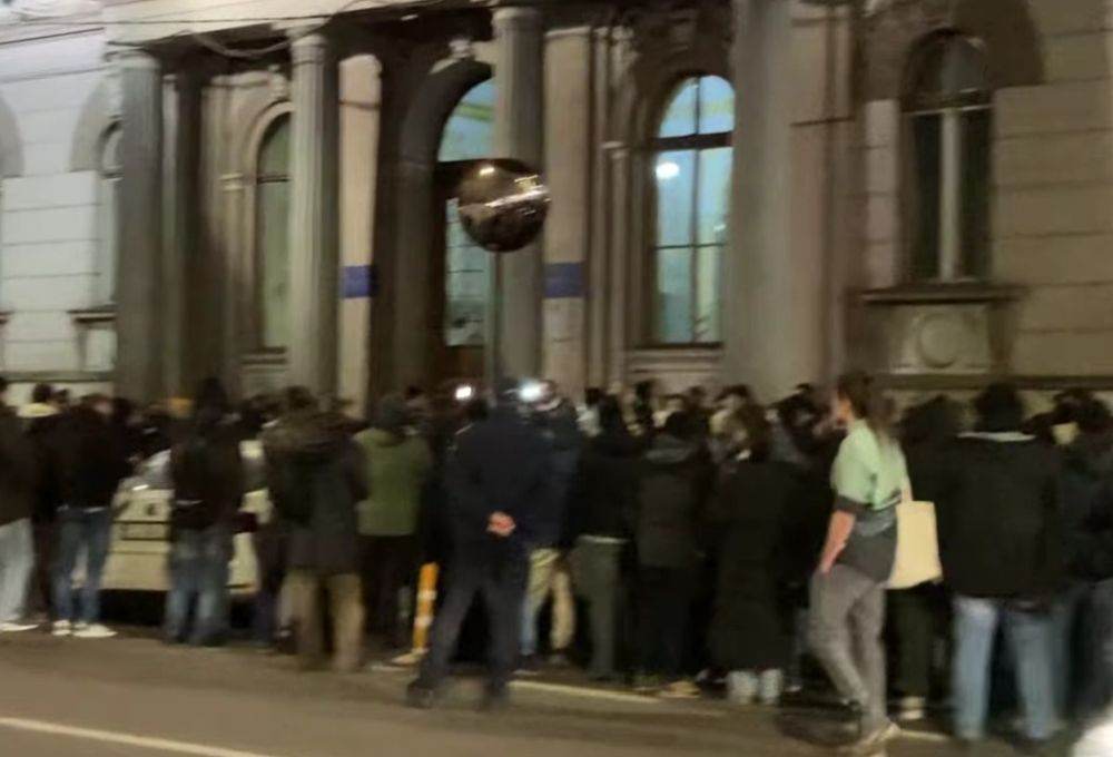 Sute de oameni cer „justiţie, nu mafie” la protestele din Bucureşti şi Cluj după investigaţia Recorder
